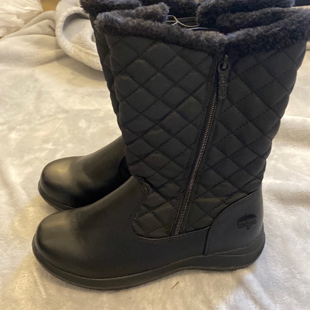 TOTES ALL WEATHER BOOTS. NWOT